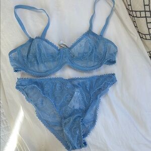 YSE Blue Lace Lingerie Set - culotte & corbeille souple